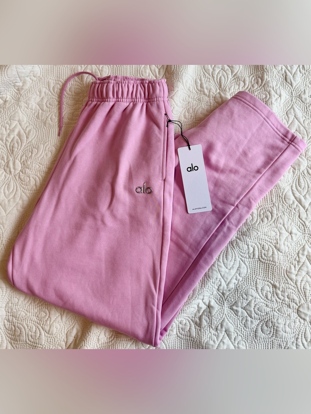 Alo Accolade Sweatpants Candy Heart Pink • NWT • Size Small • Straight Leg